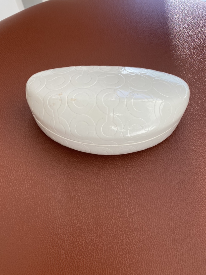 Coach hard case thumbnail
