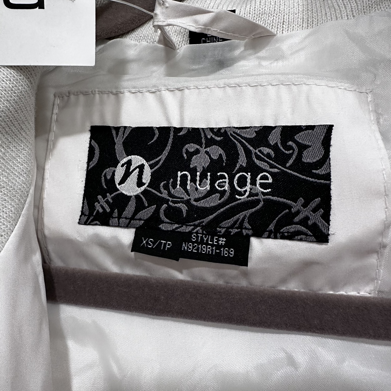 Laura white winter jacket image indicator(7)