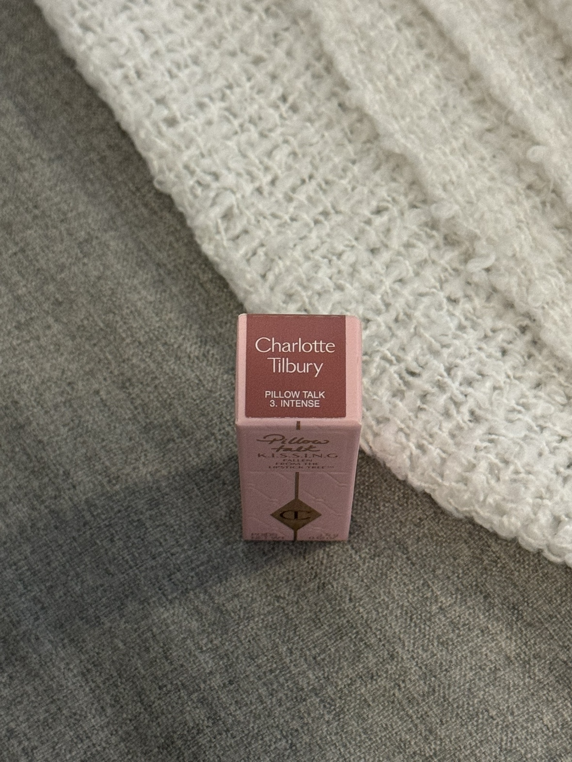 Charlotte Tilbury K.I.S.S.I.N.G lipstick Pillow Talk 3. Intense image indicator(2)