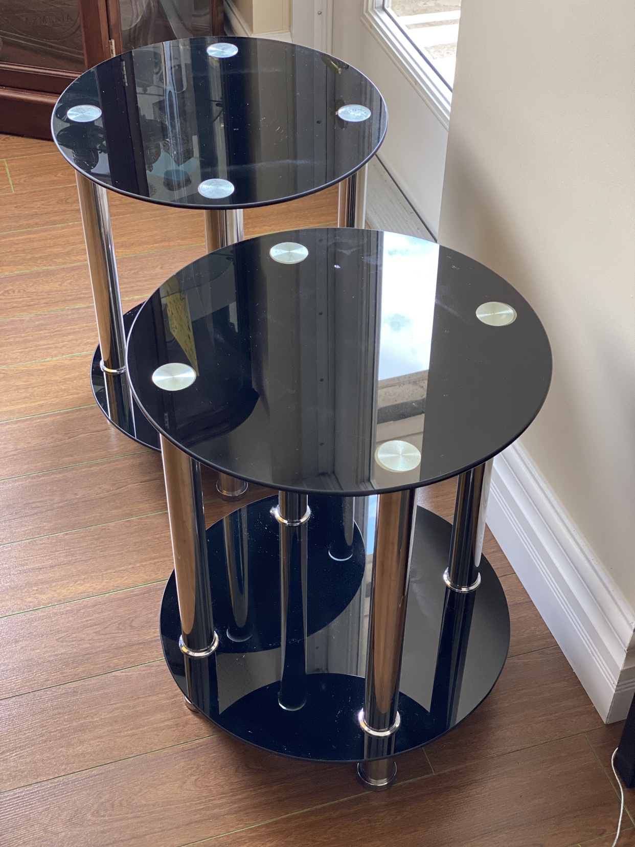 Round glass tables thumbnail