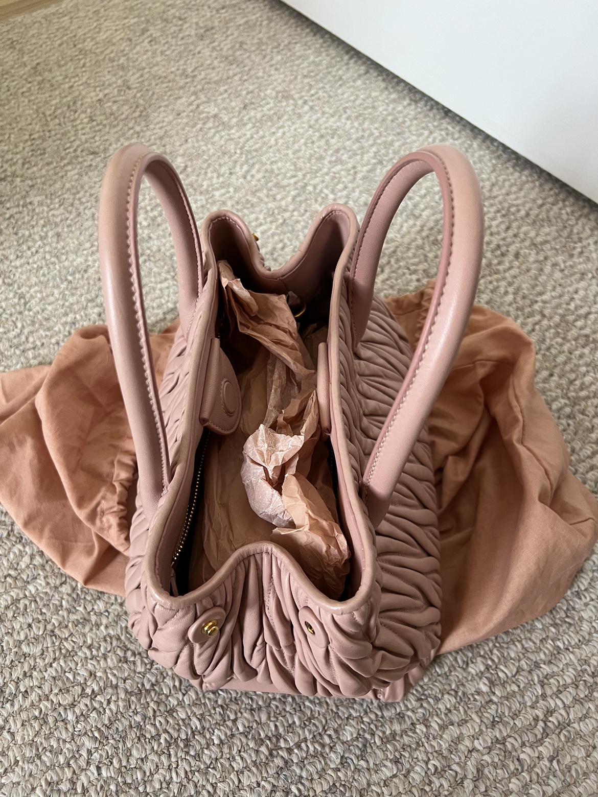 Miu Miu Matelasse Nappa Leather Bag Orchidea RN1069 image indicator(5)