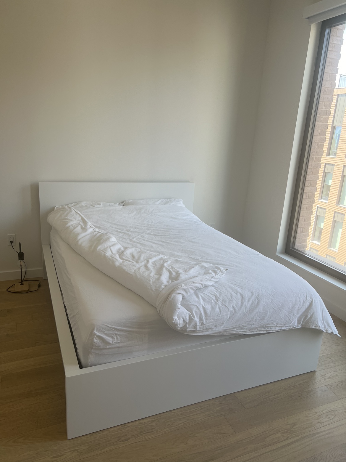 White bed frame queen size incl slatted bed base - photo 3