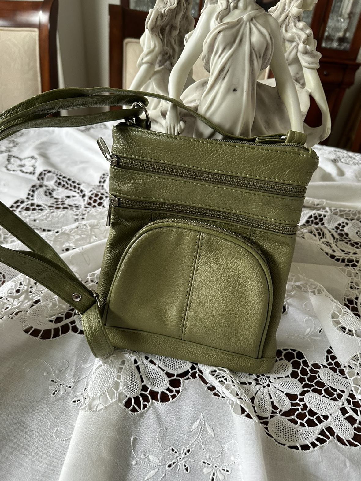 Purses, very good condition some new some used - photo 3