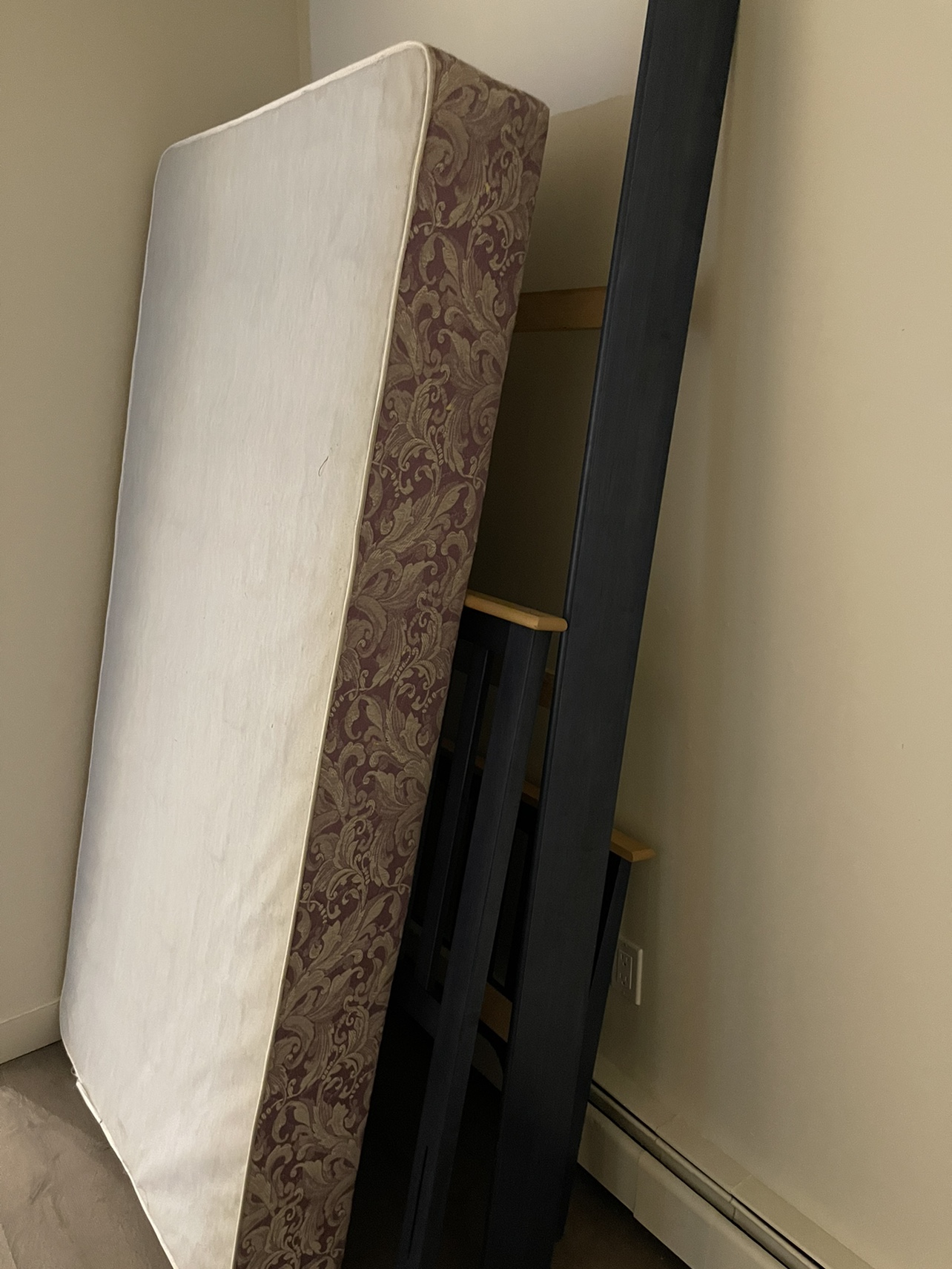 Twin bed Fram with box spring no mattress