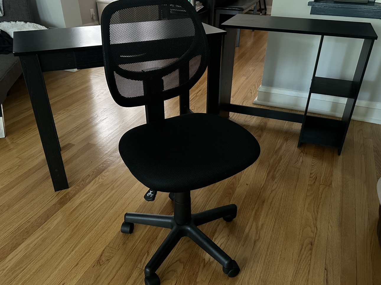 2 small desks and chair - photo 3