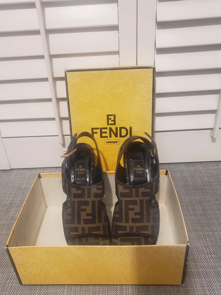 Fendi scarpe vintage high heels size 7.5 thumbnail