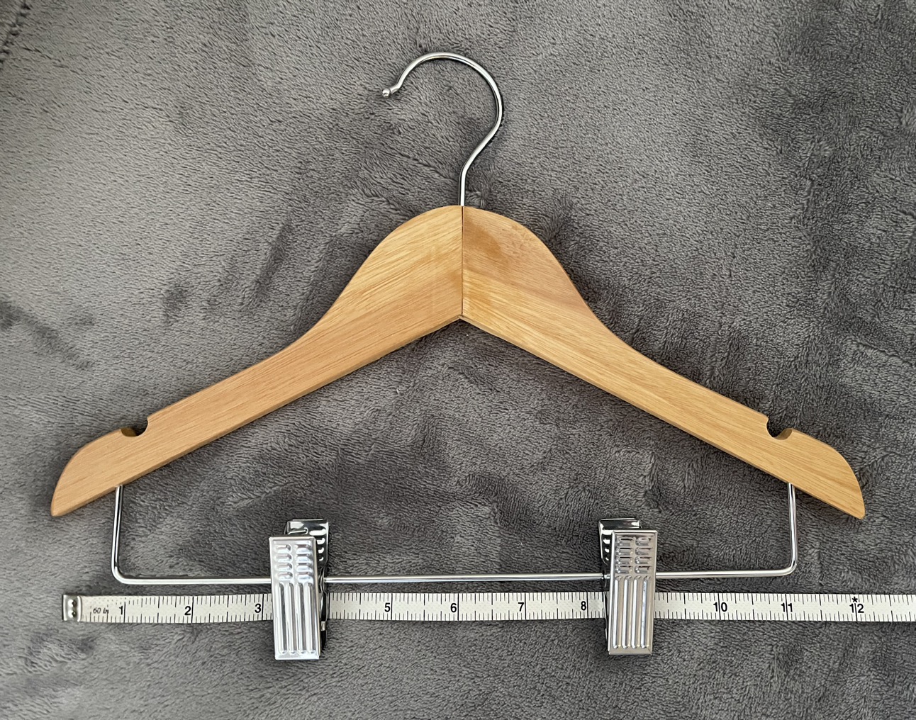 30 KIDS WOOD HANGERS with clips image indicator(5)