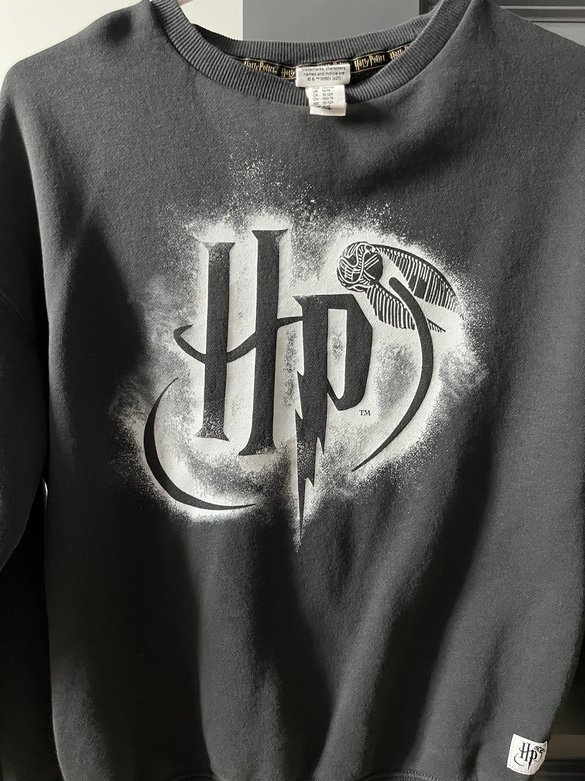 2 - Boys Harry Potter official sweaters - 10-12 image indicator(4)