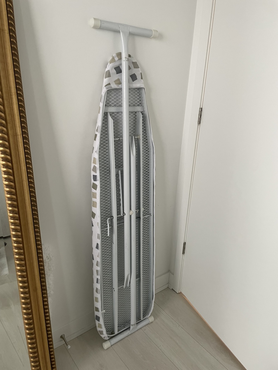 Ironing board - photo 2