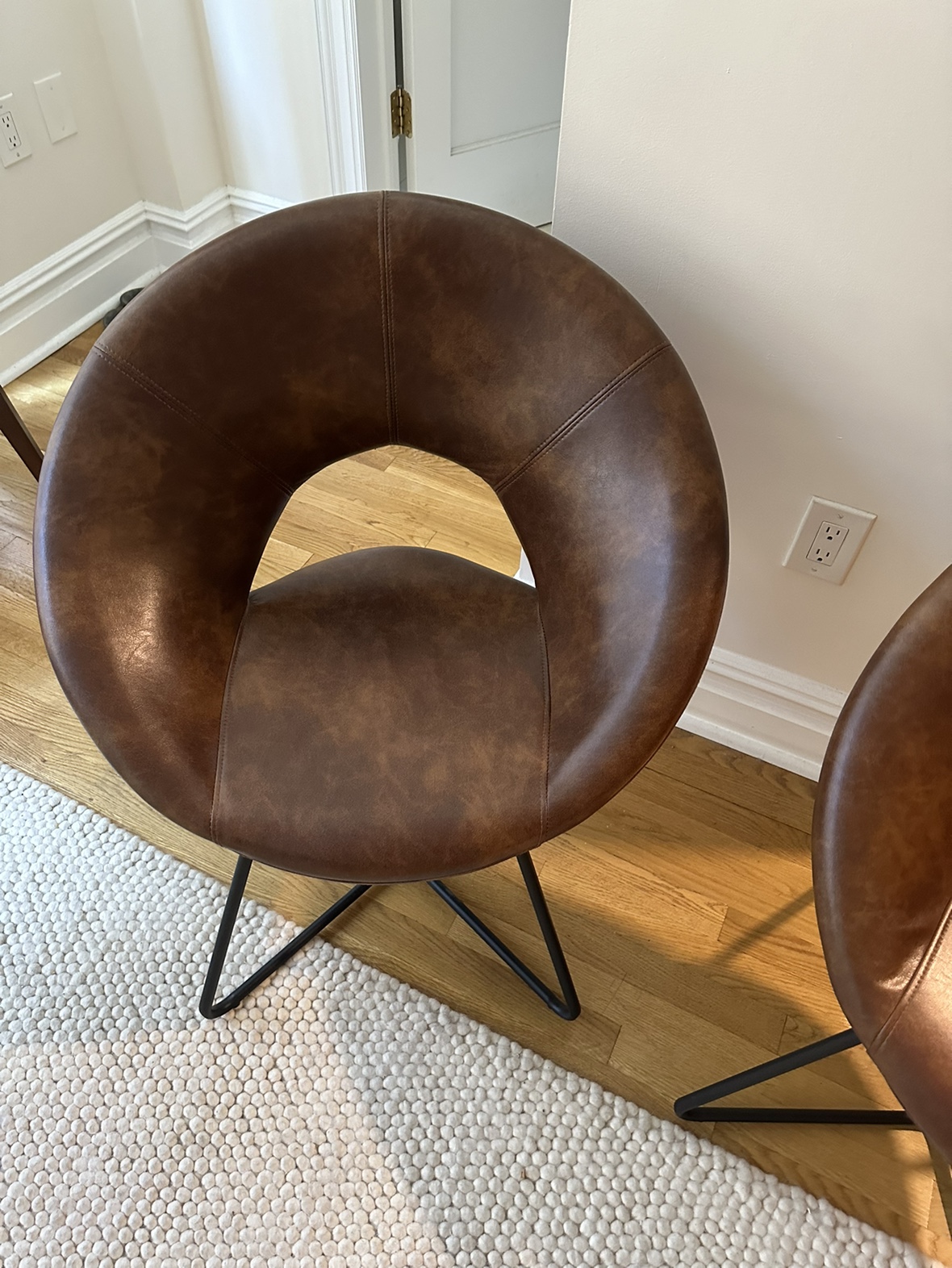 Set of 2 Chairs in faux leather