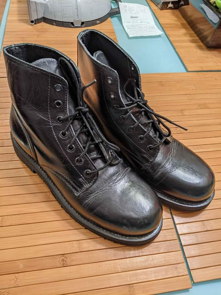 Great condition approx. 8.5/9 mens Canadian Military Boots thumbnail