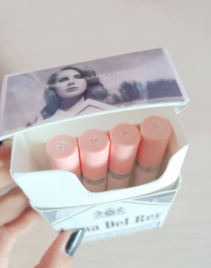 lana del rey cigarette lipsticks image indicator(2)