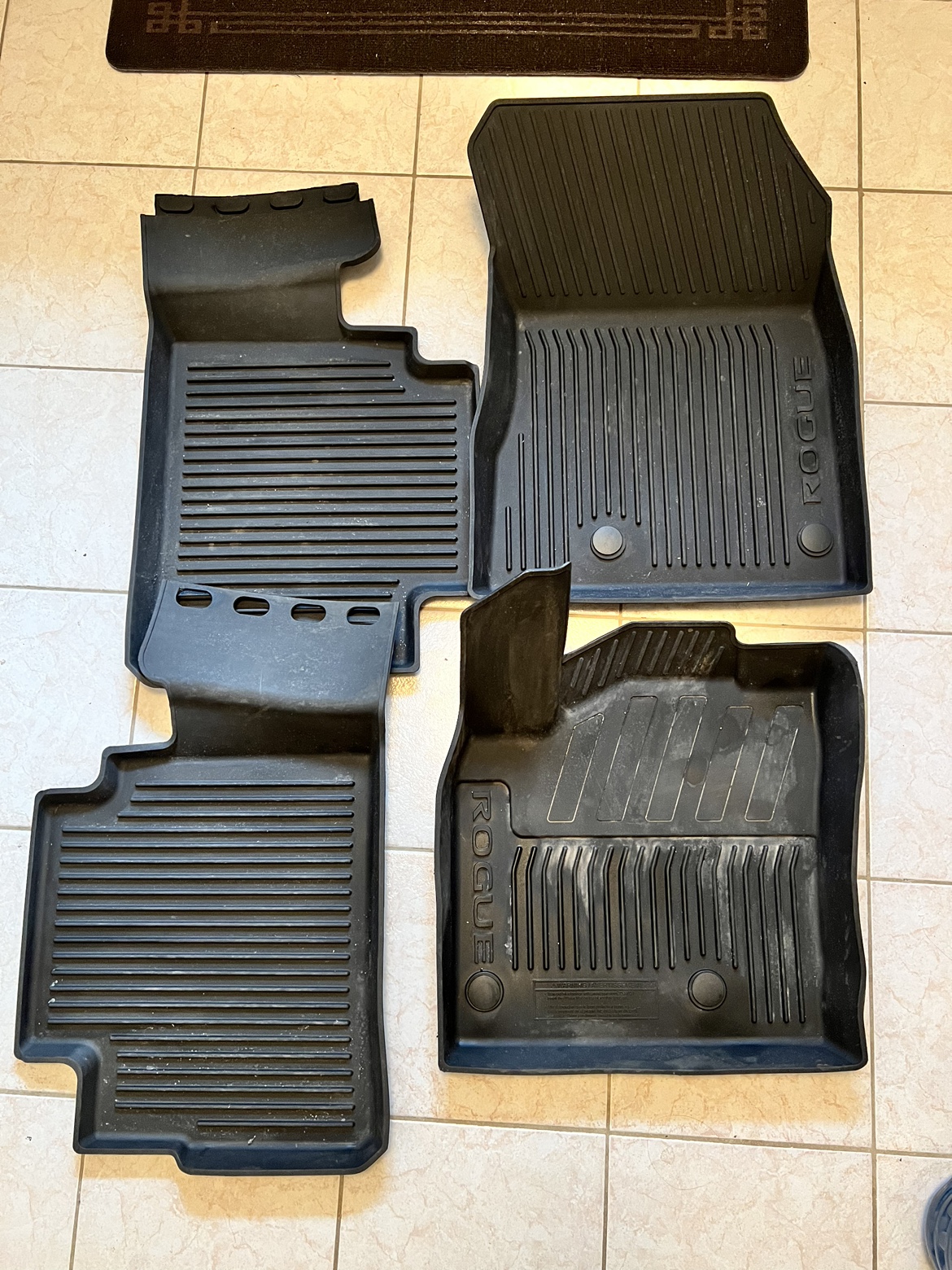 Used 2023 Nissan Rogue Molded all-season floor mats - 4 pieces - photo 3