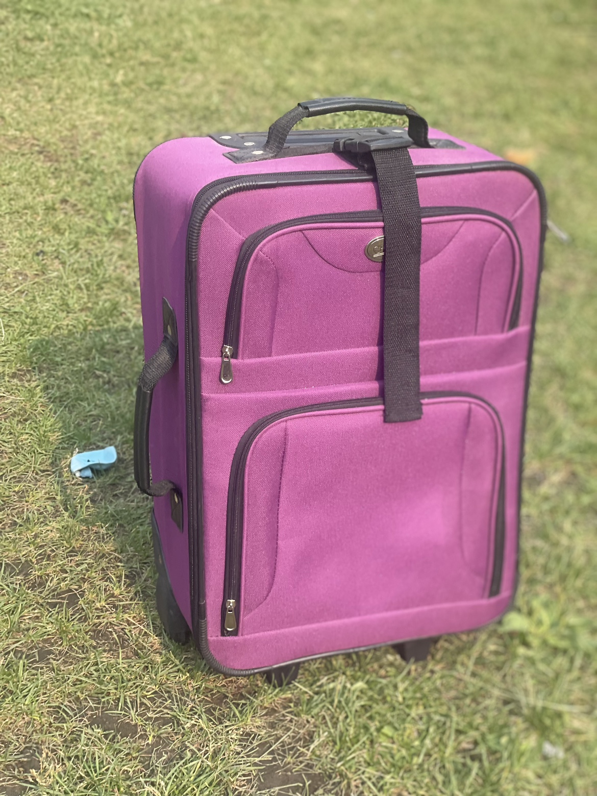 20” carry on suitcase like new
