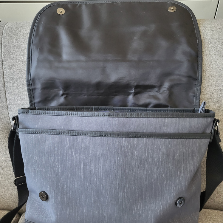 Voluttà Grey Laptop Messenger Bag image indicator(4)