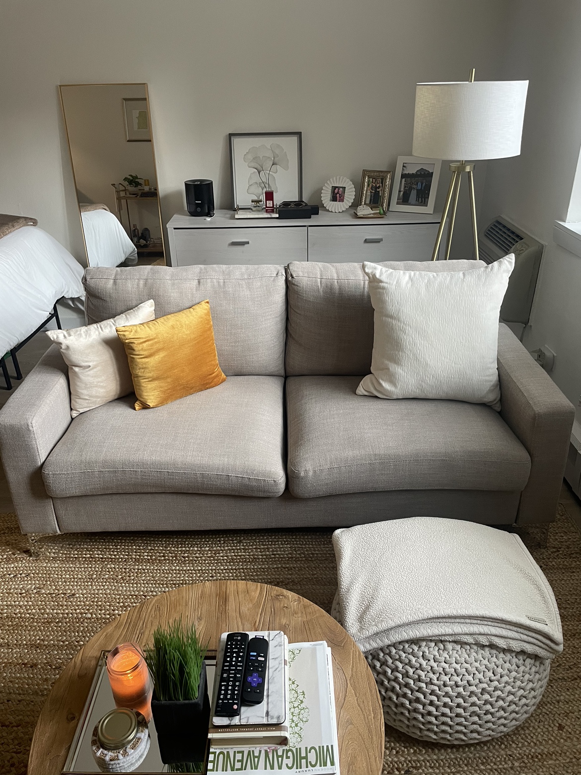 Couch - photo 2