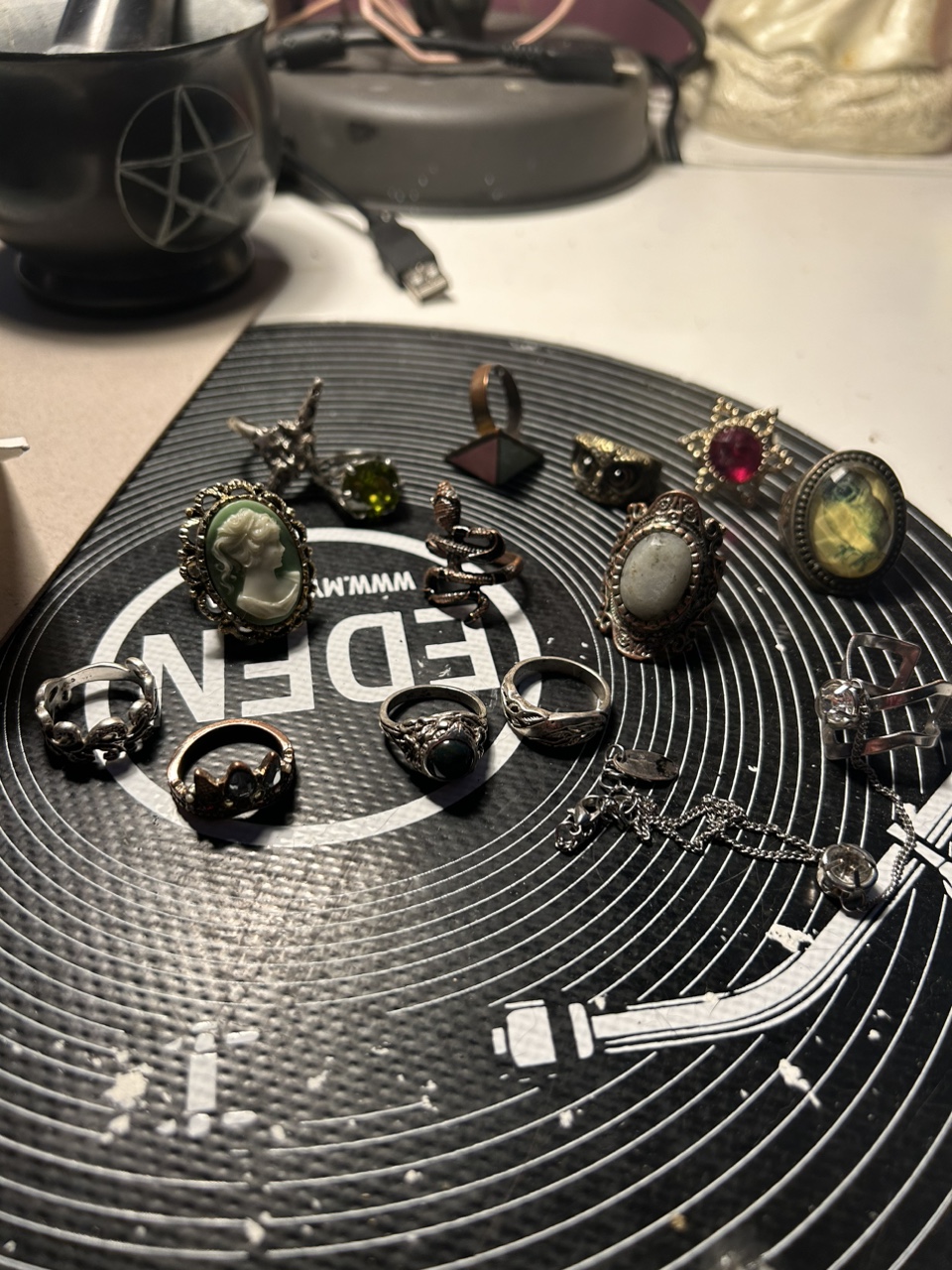 Rings lot thumbnail