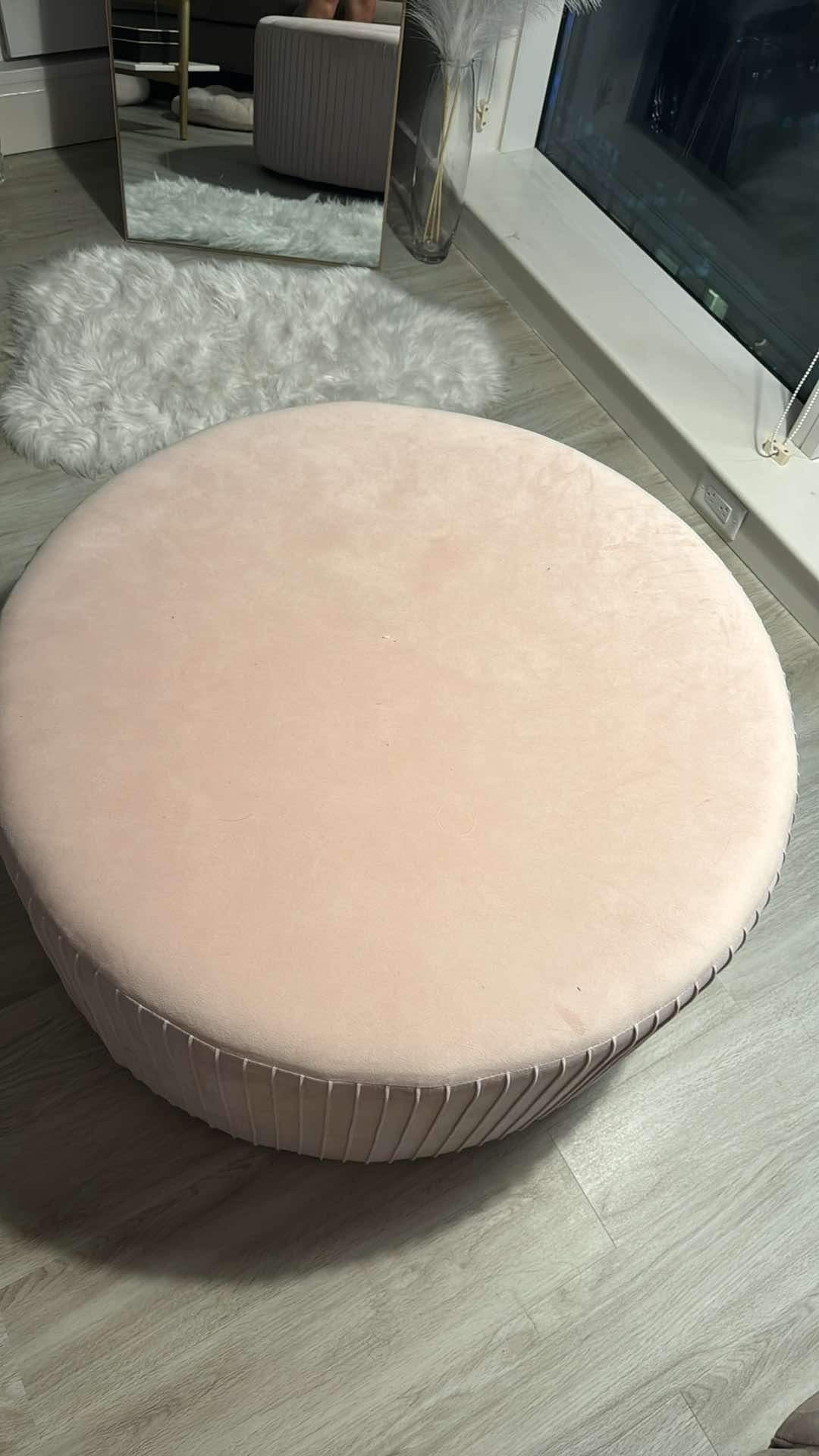 Pink velvet ottoman