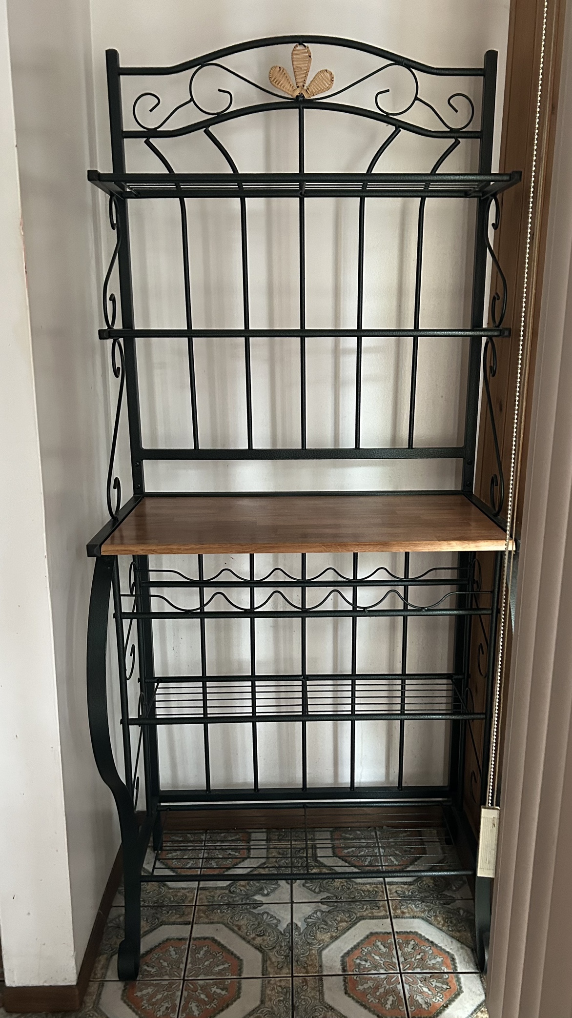 *REDUCED* Bakers Rack thumbnail