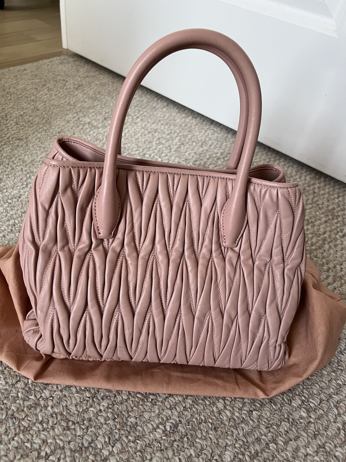 Miu Miu Matelasse Nappa Leather Bag Orchidea RN1069 image indicator(3)