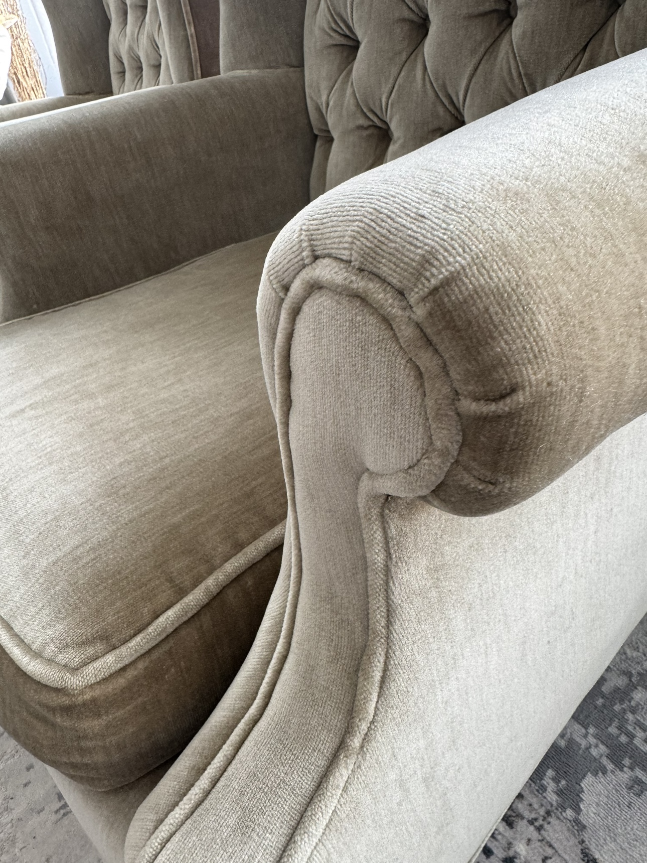 Pair of wing chair like new condition - photo 4