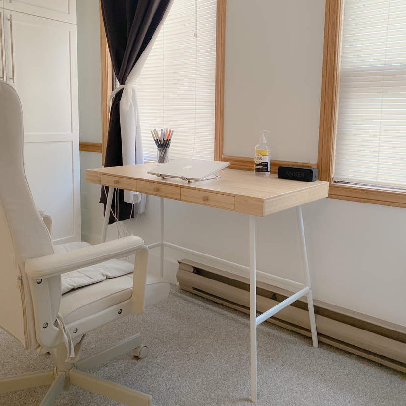 For Sale: Sleek and Modern Table Desk