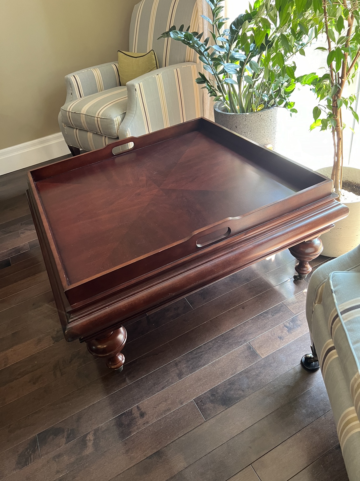 Large Beautiful Coffee Table - photo 3