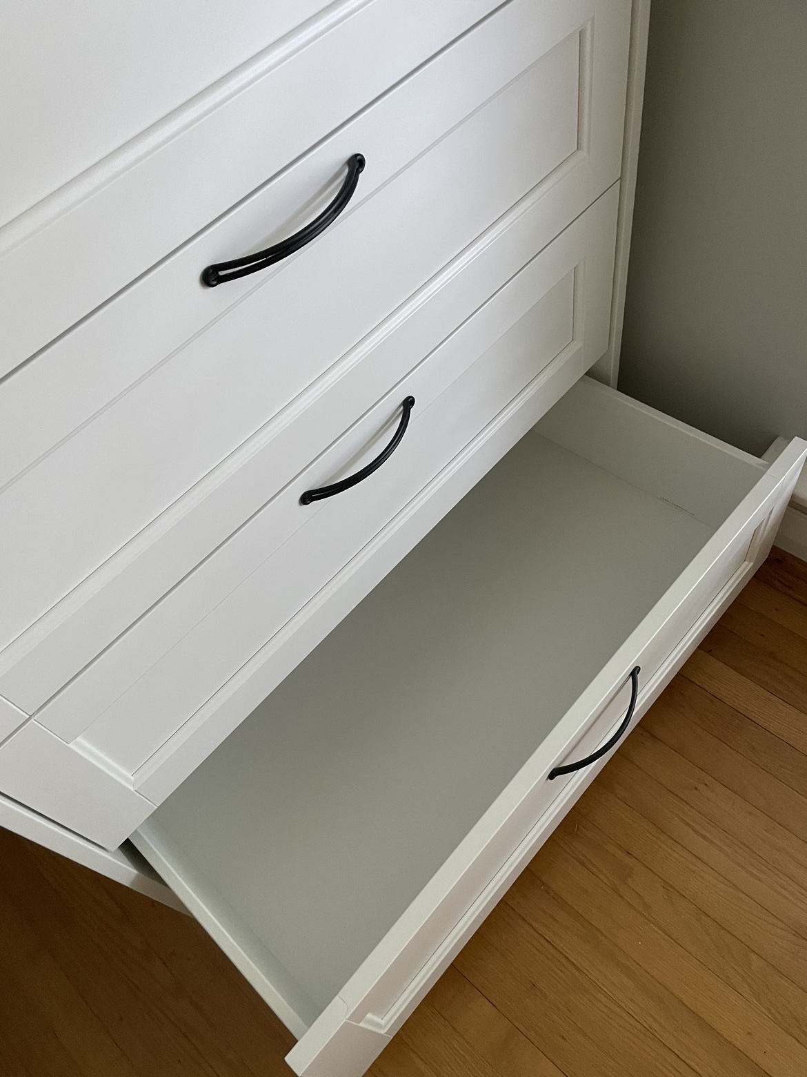 Moving Sale/ IKEA SONGESAND 6-drawer chest, white image indicator(7)