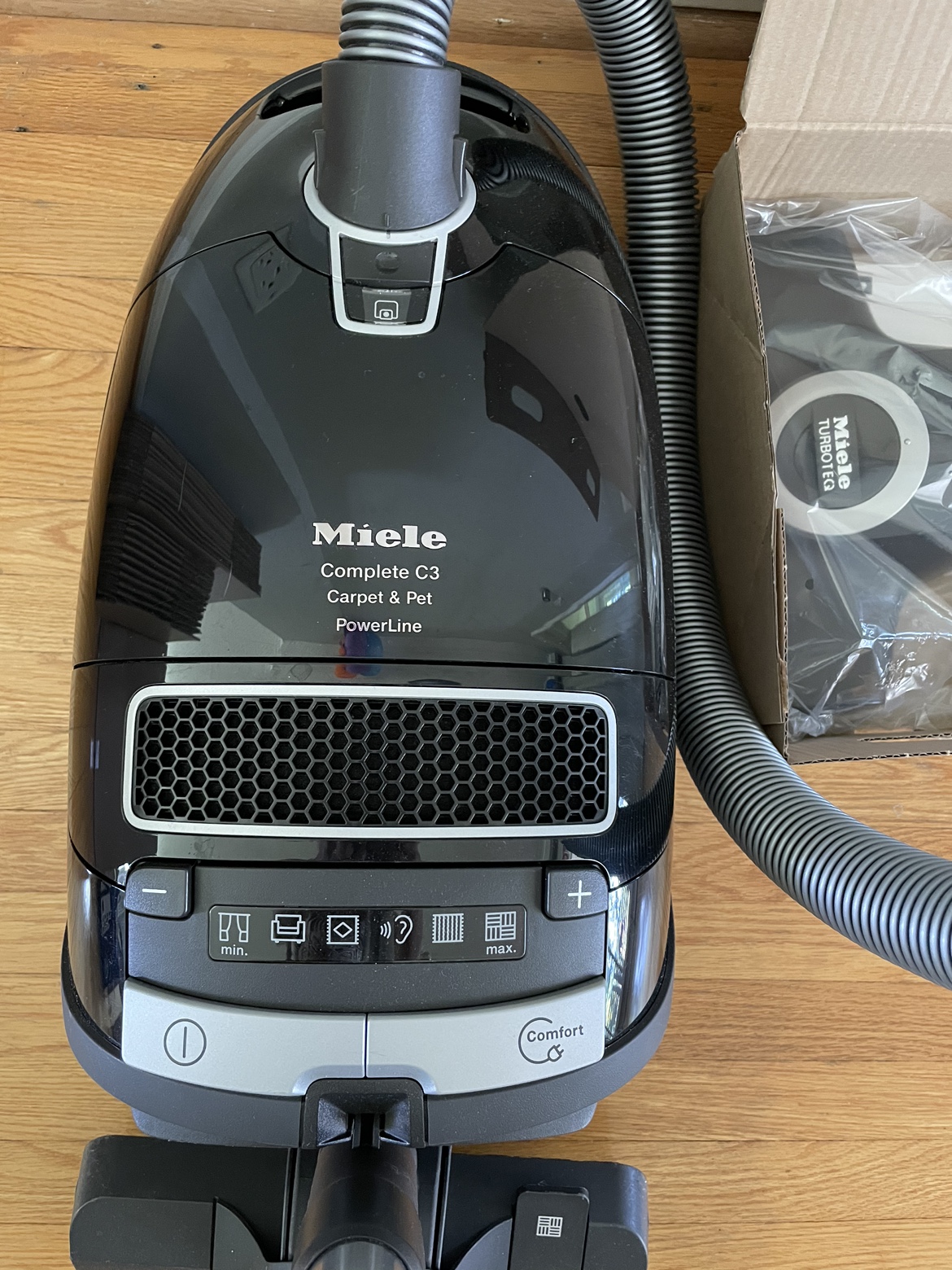 Miele Complete C3 Vacuum Cleaner black / Made in Germany image indicator(4)