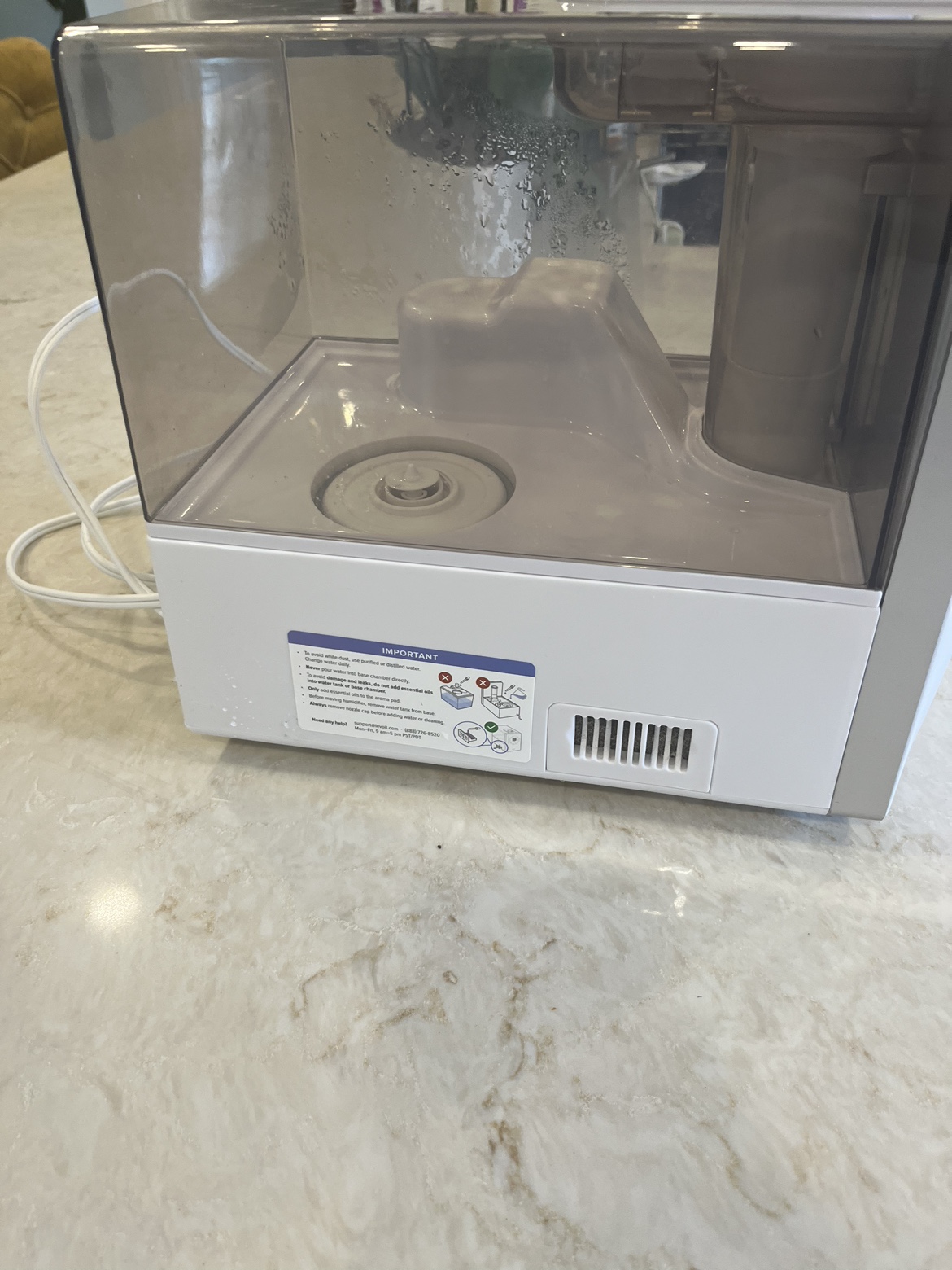 Moving sale - LEVOIT humidifier image indicator(2)