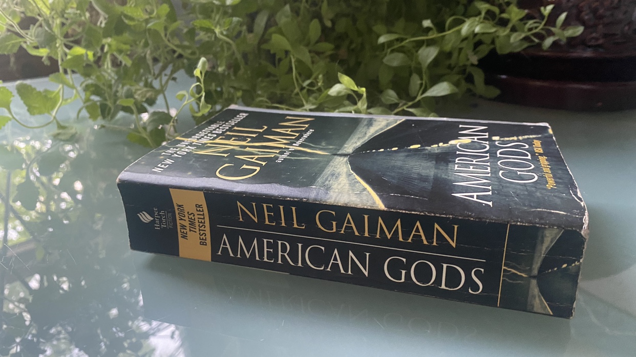 Book: American Gods - Neil Gaiman image indicator(2)