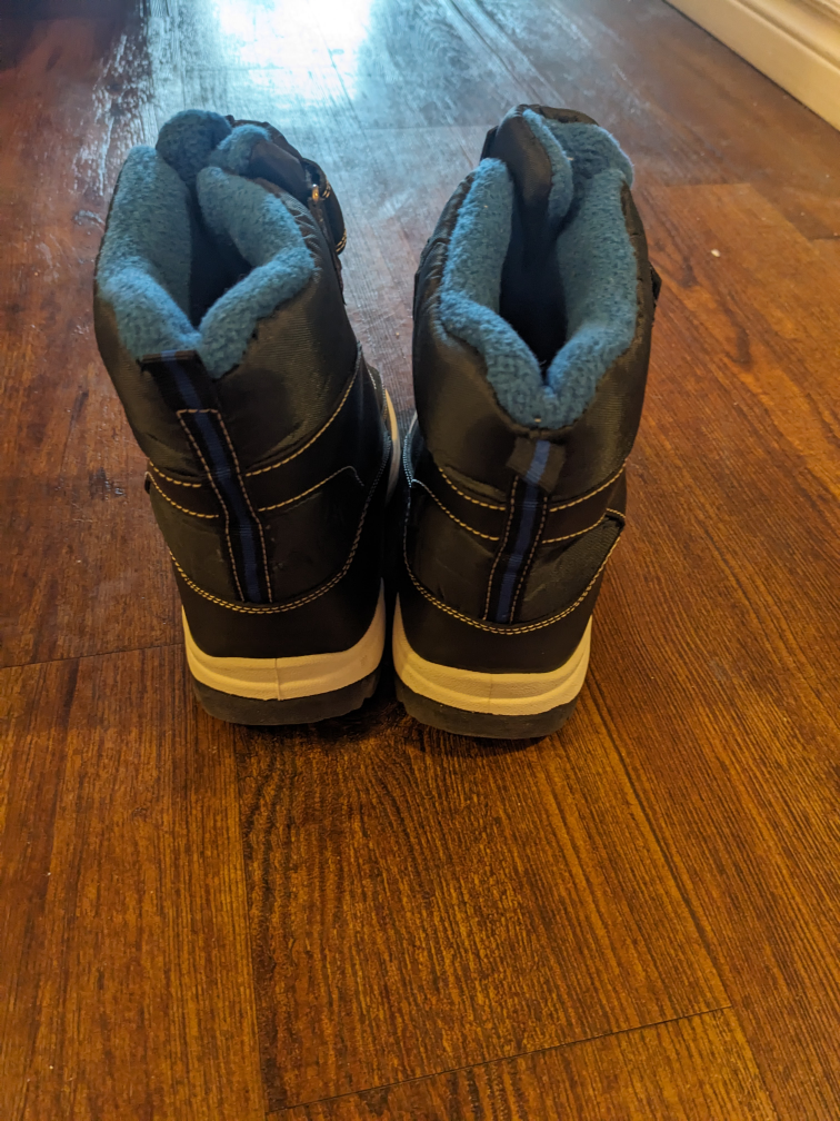 Snow Boots youth size 2 - photo 2