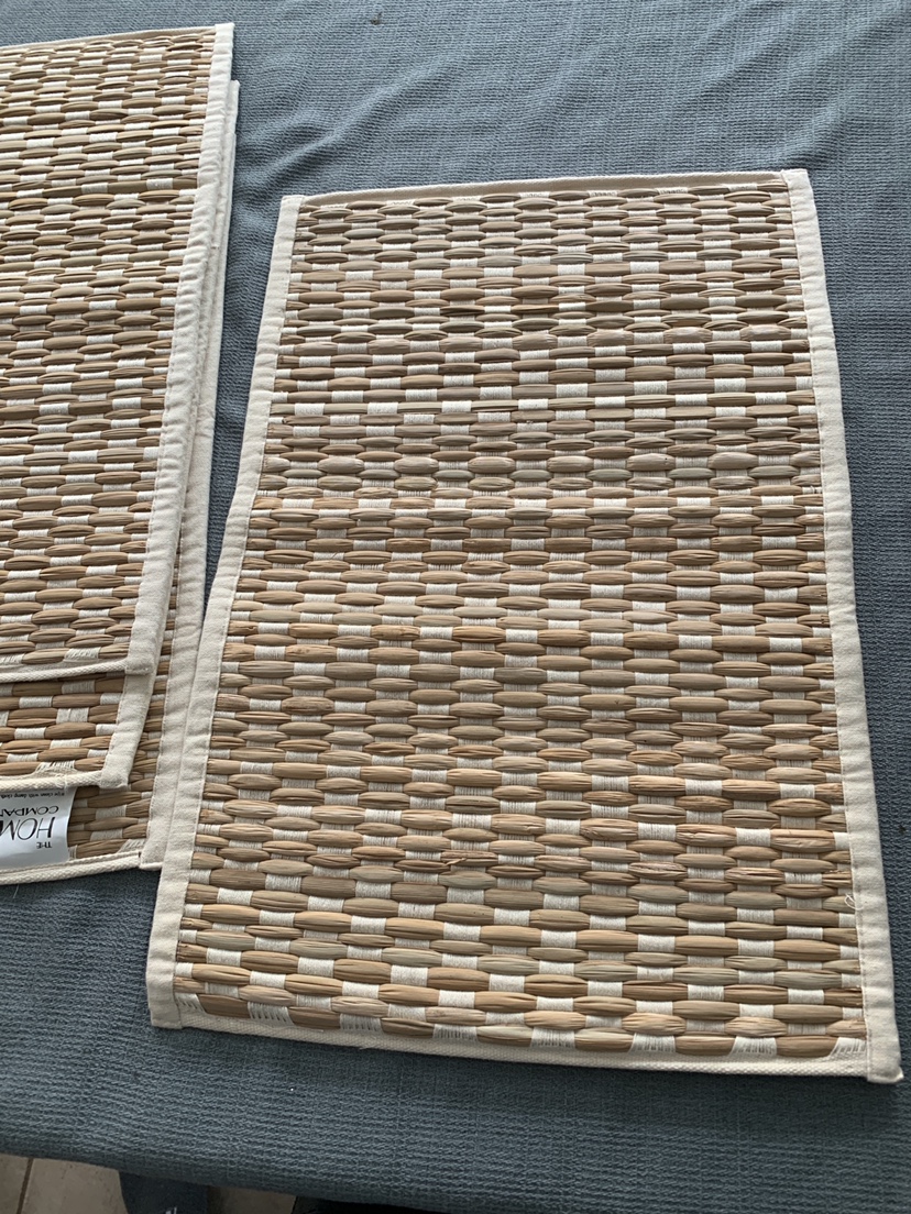 4 woven placemats image indicator(2)