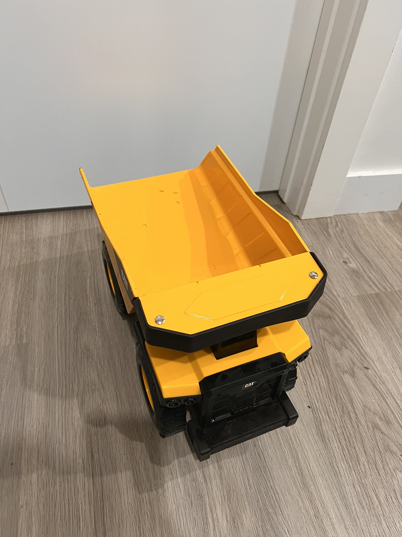 CAT Construction Toy Truck - photo 2