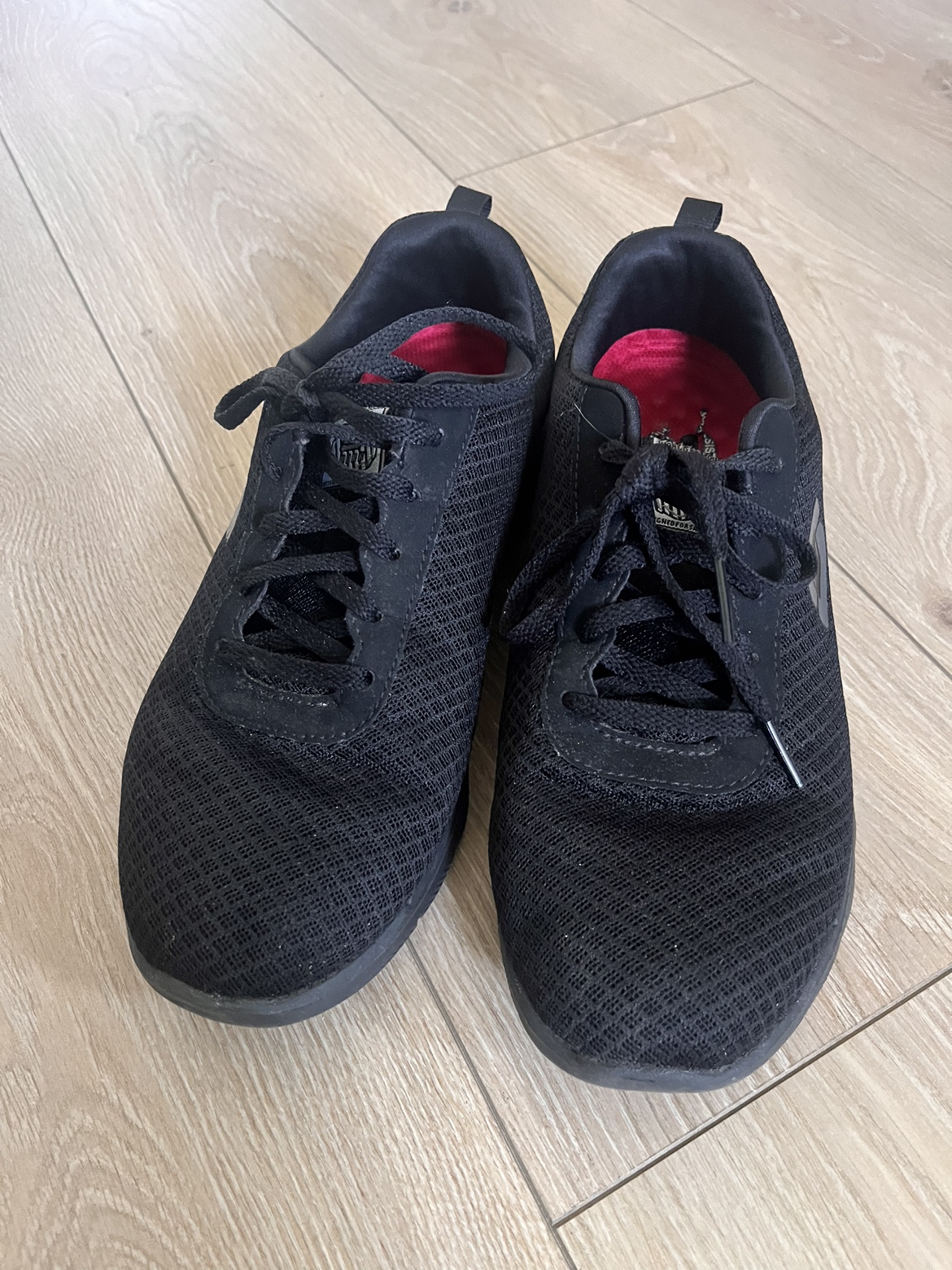 Black Skechers Sneakers