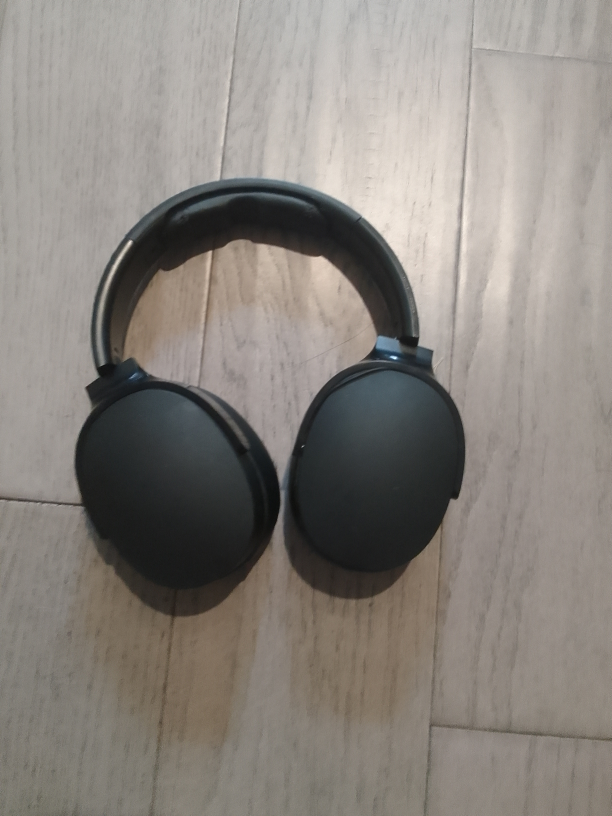 Noise Canceling Skull Headphones                    *BRAND NEW*