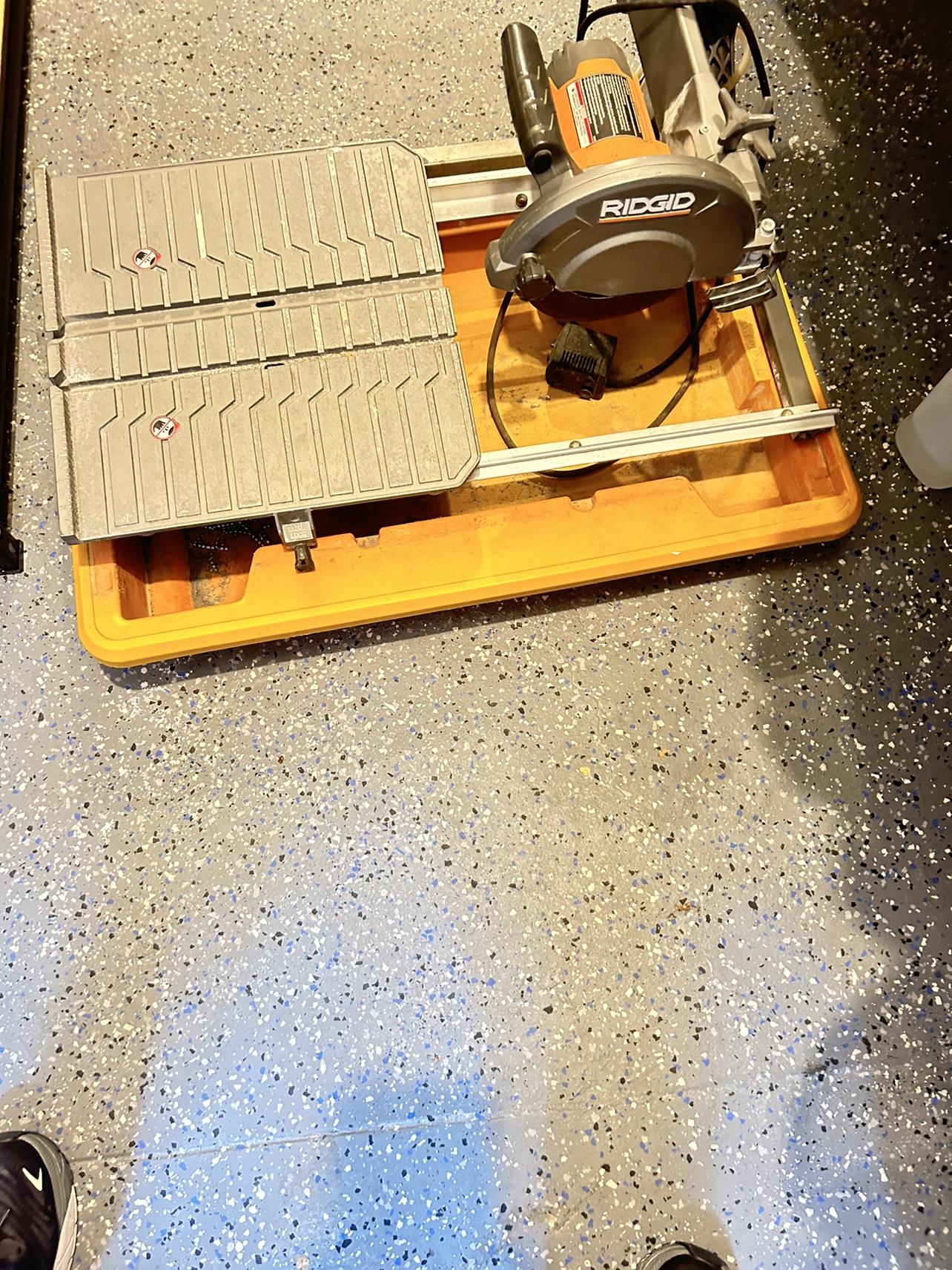 Ridgid wet tile saw - photo 2