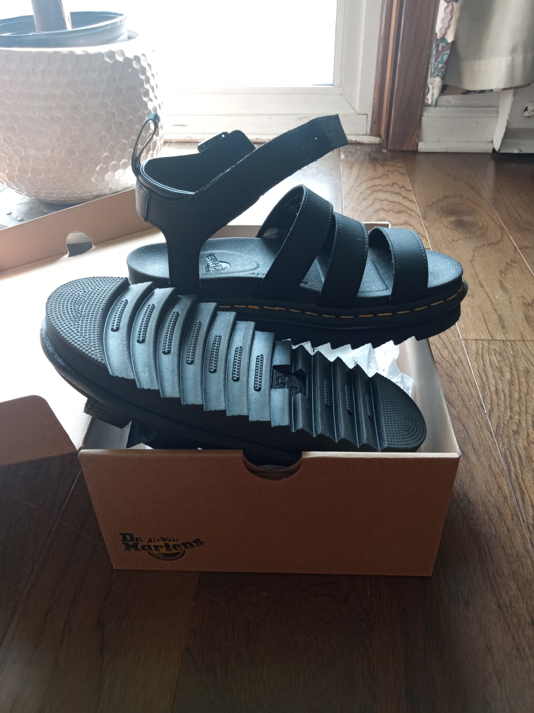 New Doc Martens Sandals size 7