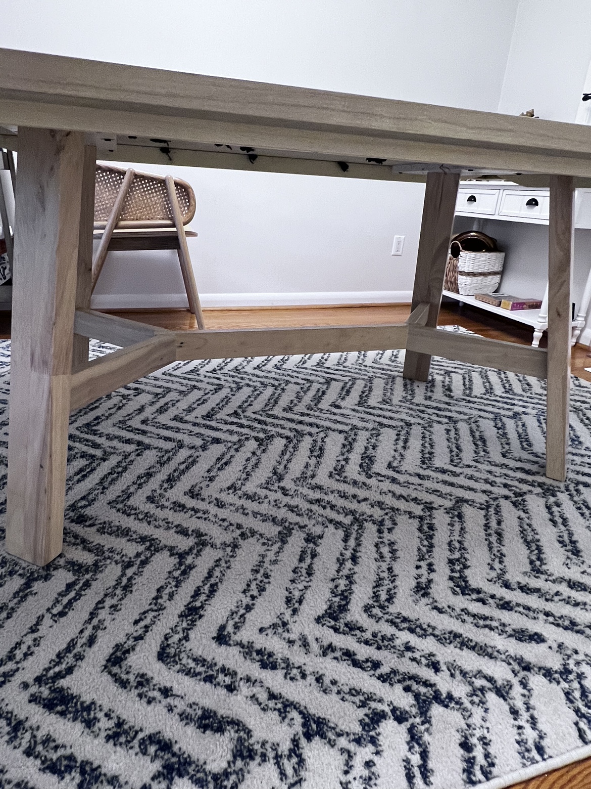 Dining Table- seats 6 - photo 2