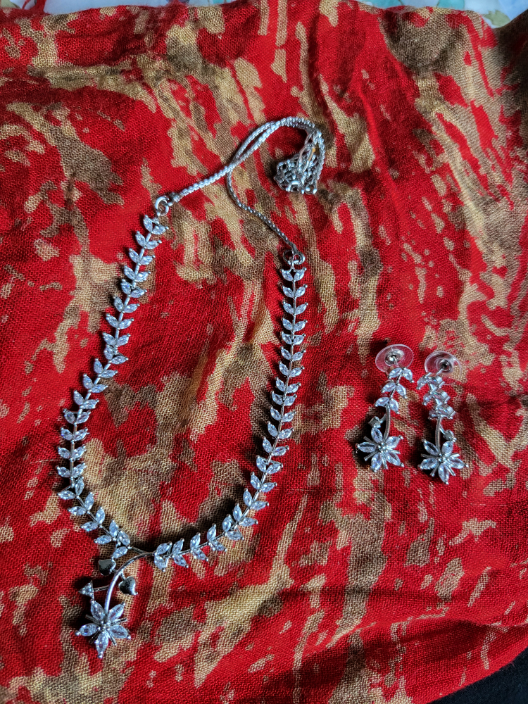 Artificial jewellery