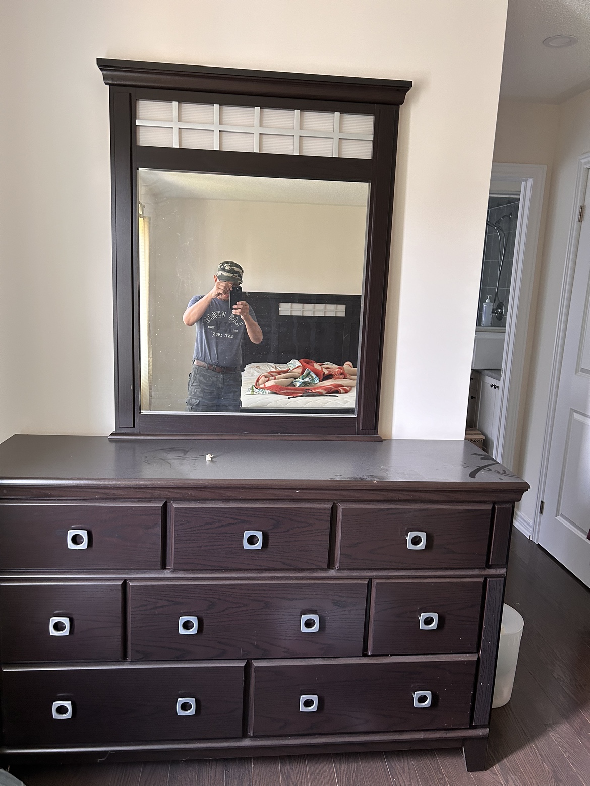 Queen Bed with headboard, Dresser and Side Table - photo 2