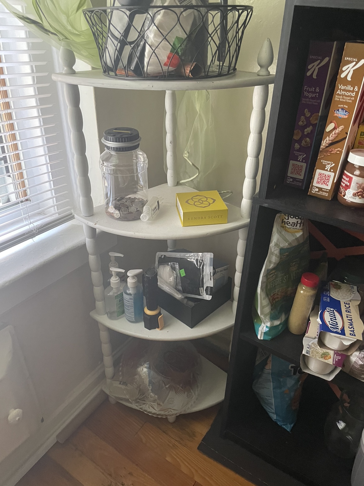 Corner shelf