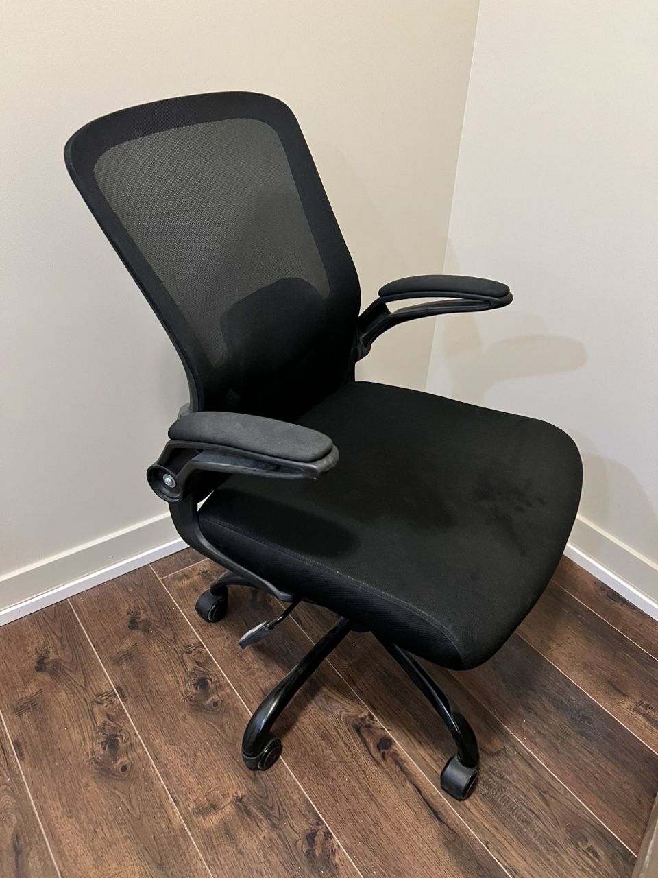 Ergonomic office chair thumbnail