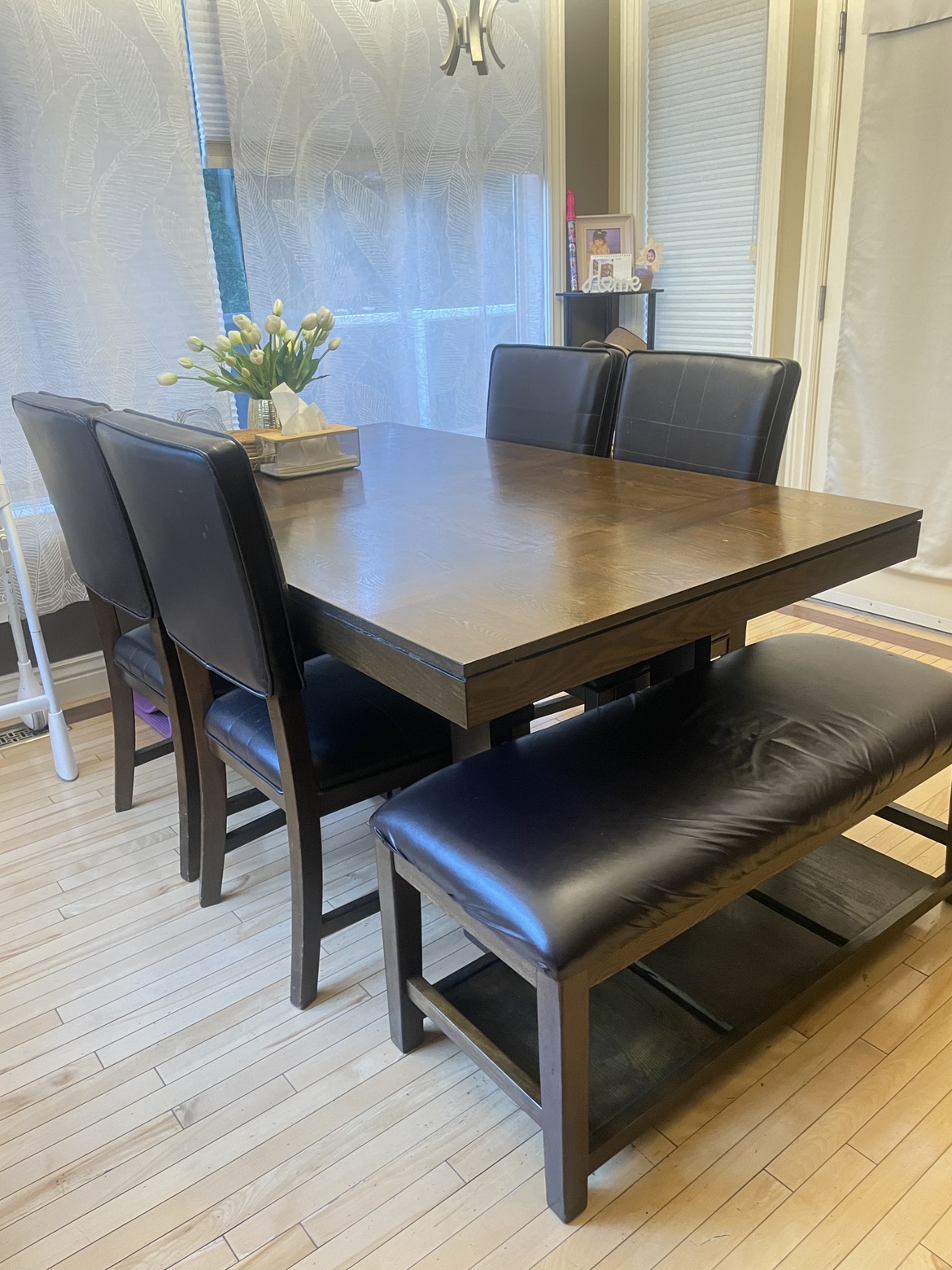 Dining Table ➕4 chairs ➕1 Bench, pick up in NW Calgary (Tuscany) - photo 4