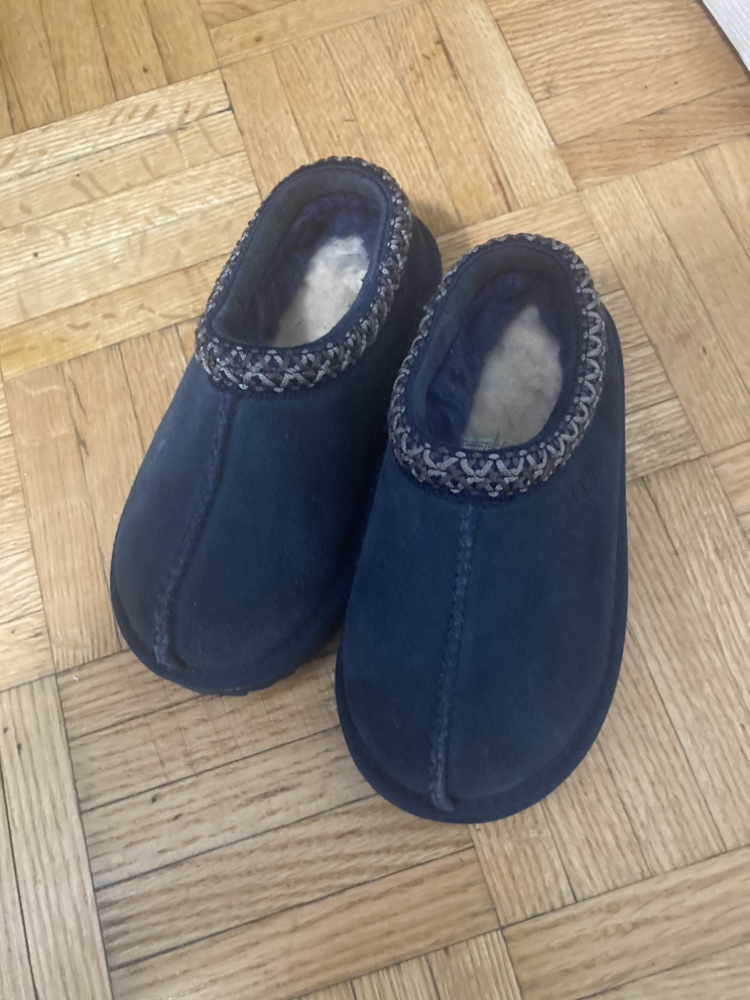 Kids UGG slippers, size 9