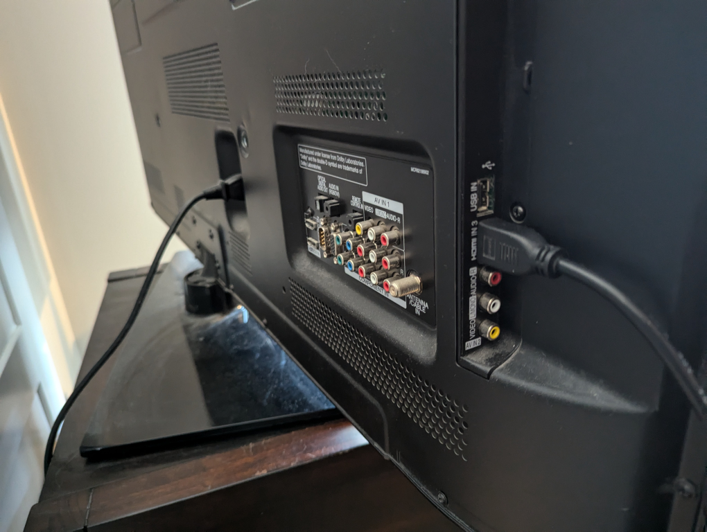 LG TV - moving sale - photo 2