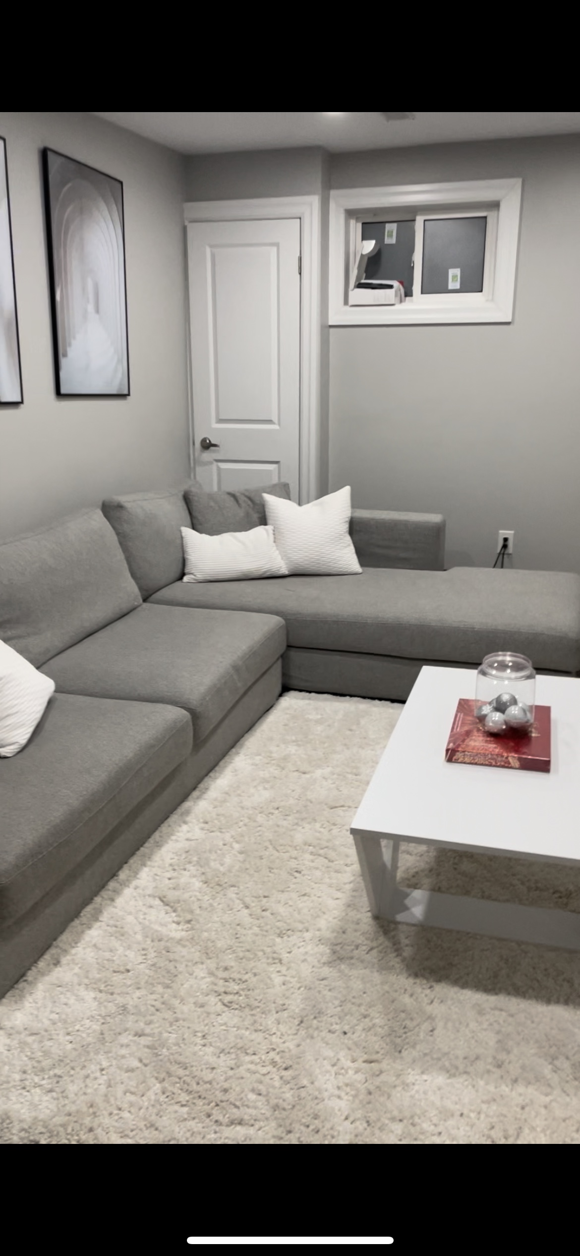 Large grey sectional couch. Made in Italy. NEGOTIABLE PRICE. - photo 3