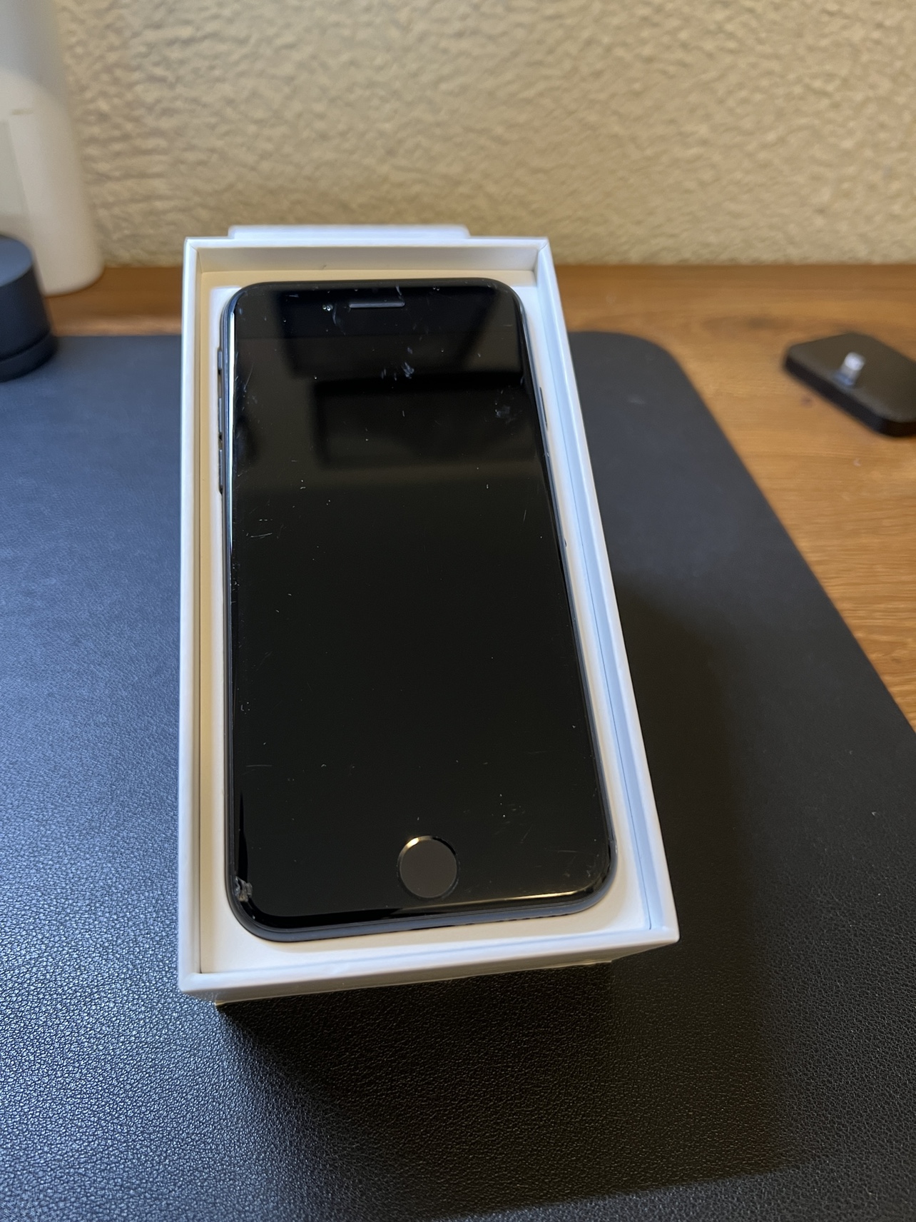 iPhone SE 128GB Black Unlocked - photo 4