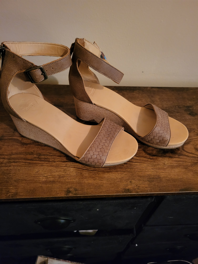 New Roots sandals thumbnail