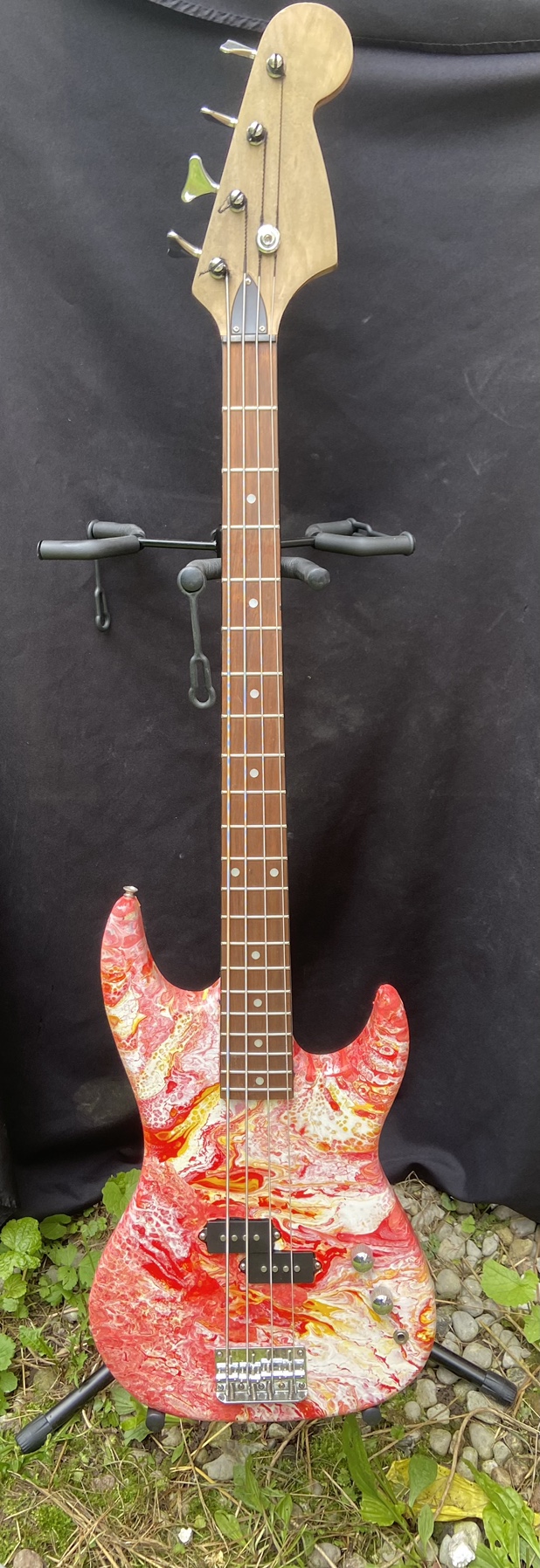Riff guitars custom Bass